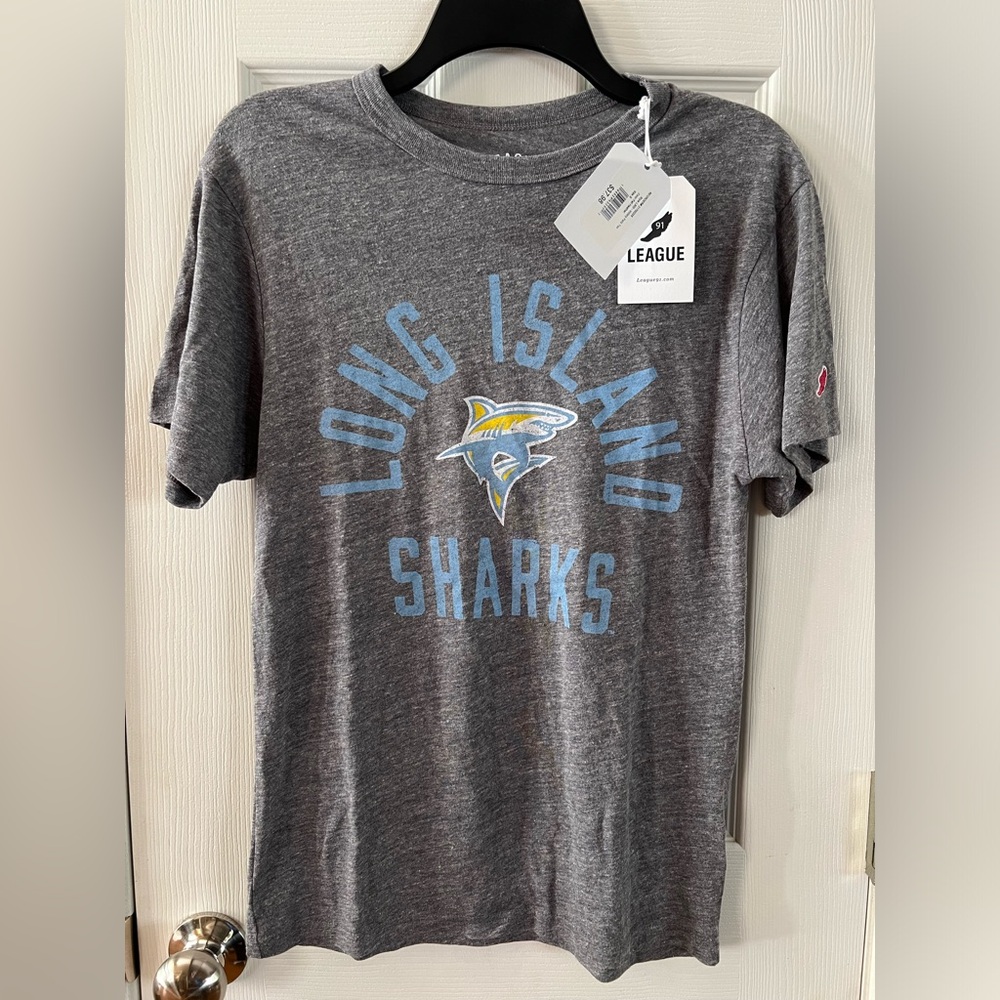BNWT Long Island University LIU Sharks tshirt. Unisex size Small